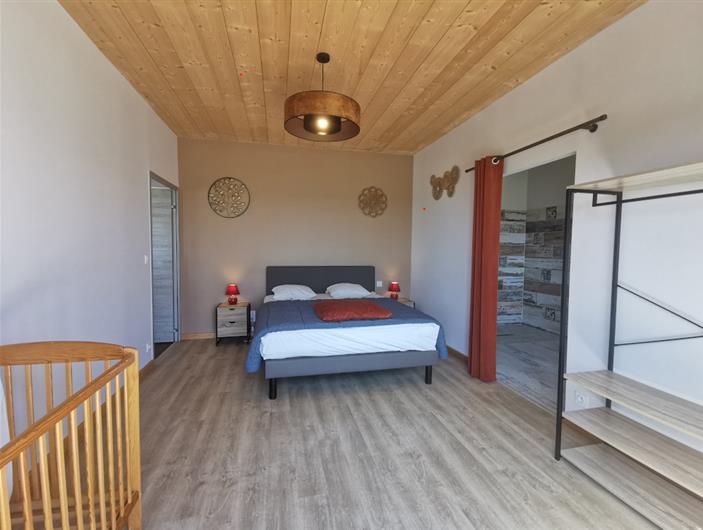 Chambre avec salle d'eau adaptée PMR